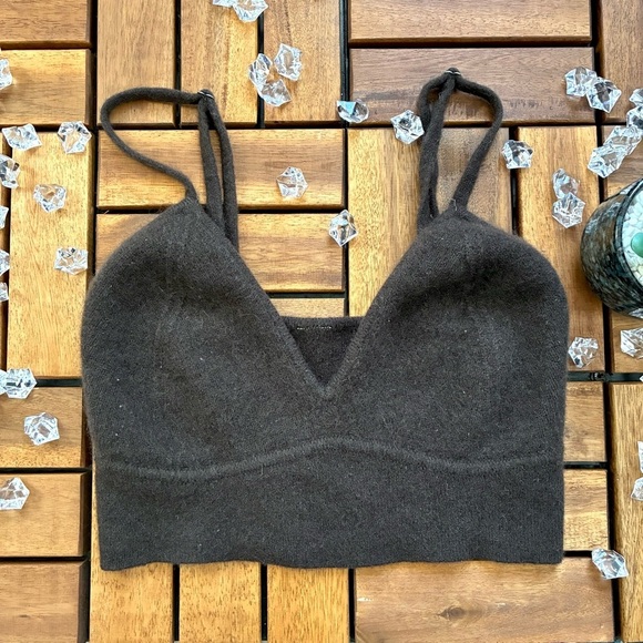 Alo Yoga Cashmere Jet Set Bra in Espresso - Picture 7 of 10